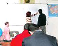 Ke�i�ren�de parmakl�k yok ama kimse ka�m�yor