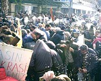 Memura hak yerine biber gaz� d��t�