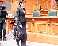 �svi�re kabinesinde sa�c�lar�n "darbesi"