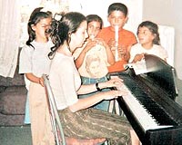 Hayatlar�nda art�k m�zik ve tiyatro var