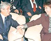 Spor salonlar�na s��mazd� ama, balo salonu bile dolmad�