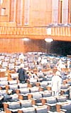 1996da Mecliste zel niversiteleri protesto iin alan afi yeniden davalk olacak.