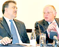 Verheugen: �a��r�rlarsa New York'a ben de giderim