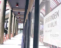 Herkes m��terinin aya��na gidiyor