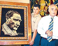 Liderlerin portresi ipek hal�ya i�lendi