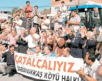 BELEDYE BAKANINDAN DESTEK Karar protesto etmek iin ky meydannda toplanan Babanakka sakinlerine, atalca Belediye Bakan smail p ile birlikte birok partinin ile bakanlar ve parti temsilcileri de destek verdiler.