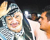 Filistinliler, yaamndan mit kesilen Arafat iin sokaklara dkld.