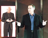 P&Gnin CEOsu Alan Lafley (solda) ve Pazarlama Bakan Jim Stengel Tketici Cumhuriyetini ilan etti.