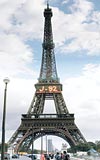 Fransz htilalinin sembol olan Eiffel Kulesi, Parisi 320 metre ykseklikten seyrediyor. Kulenin en tepesine kp oradan aklar ehrini izlemeye doyulmuyor. 