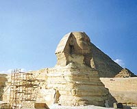 Msrn ulusal simgelerinden biri olan Sfenks, 4 bin 500 yl nce ya-plm. Mikerinos, Kefren ve Keops piramitlerini koruduuna inanlr.