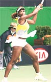 Serena ilgin kyafetleri ile de tenisseverlerin ilgisini ekiyor.
