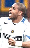 GECEY AYDINLATTI: Porto karsnda hat trick yapan Adriano,  aylk gol orucuna ragmen bu sezon 26 mata 18. goln kaydetti.