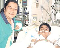 RIDVAN 5 YILDIR BEKLYORDU....  Mehmet Knkn karacieri, Dokuz Eyll niversite Hastanesinde tedavi gren ve 4 yandan bu yana organ bekleyen 9 yandaki Rdvan Altndaa takld.