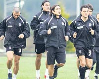 MODAYA UYDU....   Carew ve Juanfrandan sonra Pancu da sa�lar�n� s�fra vurdurdu.