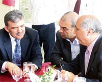 Abdullah Gl, memleketi Kayseride yazarmz Aydn Ayaydn ve Yavuz Semercinin sorularn yantlad.