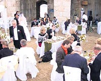 Davetliler nikaha yatlarla getirildi