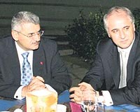Bakan Yldrm, Merkez Medya Grup Bakan Kenan Tekda, Sabah Genel Yayn Ynetmeni Ergun Babahan ve Ekonomi Mdr Yavuz Semerci ile sohbet etti.