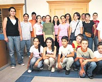 Hepsi de Danimarka yolcusu. Uzaktan elini uzatan dosta misafirli�e gidiyorlar.