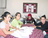 �eyiz i�leri k�zlar i�in ge�im kayna��.