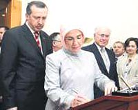 Babakan Erdoan ve Emine Erdoan, Federal Parlamento Binasnda an defterini imzalad.