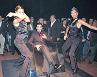 Dans �ovuyla mobilya tan�t�ld�