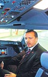 ERDOAN KOKPTTE....   Babakan Erdoan, tren sonras Ulatrma Bakan Yldrm, Maliye Bakan Unaktan, THY Genel Mdr Kotil ve THY Ynetim Kurulu yeleriyle birlikte ua gezdi.