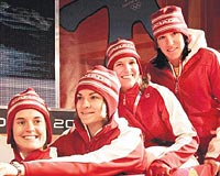Oyunlarda mcadele edecek olan Kanadal buz hokeyciler, sergiledikleri sempatik tavrlarla dikkat ekiyorlar...