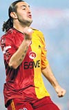 BAYRAK NECATDE.... G.Sarayn zengin forvet hattnda bayra Necati Ate ald. Gen forvet, son 3 mata 4 gol atarak 14 gole ulat ve krallkta Cenk (Erciyes) ile ncl paylat. 16 gol bulunan mit Karann ise bu  mata ne bir gol ne de bir 90 dakikas var.