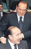 BERLUSCONI CHIRACI ELLERYLE RAHATLATTI!.... talyan Babakan Silvio Berlusconi, dil krizi yaayan Chiraca sakinlemesi iin bir sre masaj yapt... Berlusconi ayrca Fransaya sava ilan etmemizden baka bir haber yok diyerek zirveyi takip eden gazetecilere aka yapt... 