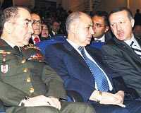 Atatrkn 125. doum yldnm treninde bir araya gelen Sezer, Erdoan ve zkk ksa sreli sohbet ettiler.