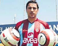 Trabzon, bonservisini Beiktatan ald ada Atanla szleme imzalad. Yldz oyuncu, 1 yl opsiyonlu olmak zere 3 yllk kontrat yapt.