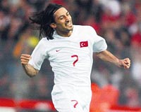 KABZEY TUTANA AKOLSUN... Galatasarayda bu sezonun yldzlarndan olan Hasan Kabze, A Milli Takmda kt ikinci mata ikinci goln att. Kabze, Azerbaycan alarn da havalandrmt.