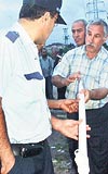 Vatanda�lar borular� polise g�stererek �ik�yet�i oldu.