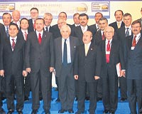 Babakan Erdoan, Nisan 2005te dnya devlerinin CEOlar ile bir araya gelmiti.