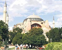 Ayasofya m�ze olarak kalmal�d�r
