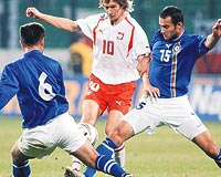 HAYAL KIRIKLII... Almanya 2006ya byk beklentilerle gelen Polonya, Ekvador karsnda ald ok malubiyetle sarsld. Kupann yldz adaylar arasnda gsterilen Szymkowiak da takmnn kt futboluna ayak uydurdu