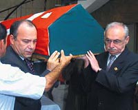 TGCDE T�REN YAPILDI...  79 ya��nda solunum yetmezli�i sonucu hayat�n� kaybeden gazeteci Y�lmaz �etiner i�in T�rkiye Gazeteciler Cemiyetinde t�ren d�zenlendi. 