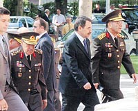 Yakla��k 2 saat s�ren zirveye Org. �zk�k ve Org. B�y�kan�t�n d���nda G�l, G�n�l ve �i�ek kat�ld�.