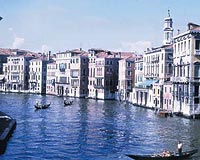 Her y�l farkl� bir k�tada yap�l�yor