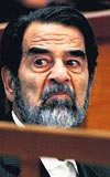 Saddam Hseyin konuan iki Krt kadn tann anlattklar karsnda sessiz kald. Ancak fkeli baklar atmas dikkat ekti.