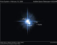 Uzay teleskopu Hubble tarafndan 2005te grntlenen Pluton, dn gezegen statsnden karld.