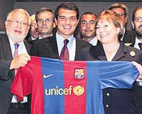 FTE LOGOLU MLL FORMA Katalanlarn gayri resmi de olsa milli takm olarak grlen ve dolaysyla formas milli forma kabul edilen Barcelona artk Unicef logosuyla malara kacak.