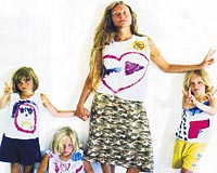 Vah�eti uzaktan seyrediyoruz