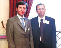 Rohm&Haas Bakan Yardmcs Jean Franois Mayer (solda) ve Polison CEOsu Erol Mizrahi, kurulacak tesiste sadece yerli ii ve uzmanlarn alacan sylediler.