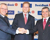 Denizbankn yeni bakan Bruneel, Dexia CEOsu Axel Miller ve Hakan Ate, bankann Dexiaya devri sonras basn toplants dzenledi.