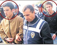 Cinayet zanllarndan Ersan Karatop (nde) ve mer Al yakaland.