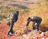 JANDARMA ALESN ARIYOR... Cumhuriyet Basavcl adli skandaln soruturmasn gn na karmak iin Ylmazn ailesinin bulunmasn istedi. Ancak l Jandarma Merkez Komutanl 4 gndr Ylmazn yaknlarna ulaamad. 