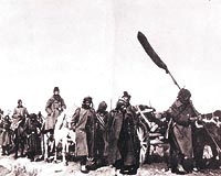 1915 y�l� Osmanl� i�in zor bir d�nemdi. Bir ka� cephede sava�an ordu bir yandan da isyanlarla u�ra��yordu. Foto�raf Ortado�udaki Osmanl� askerini g�steriyor...