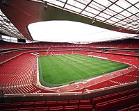 Arsenal, 2006 ylnda yaplan stadn isim hakkn Emirates Havayollarna 90 milyon sterline satt.