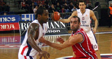 Panionios: 64 - Efes Pilsen: 78